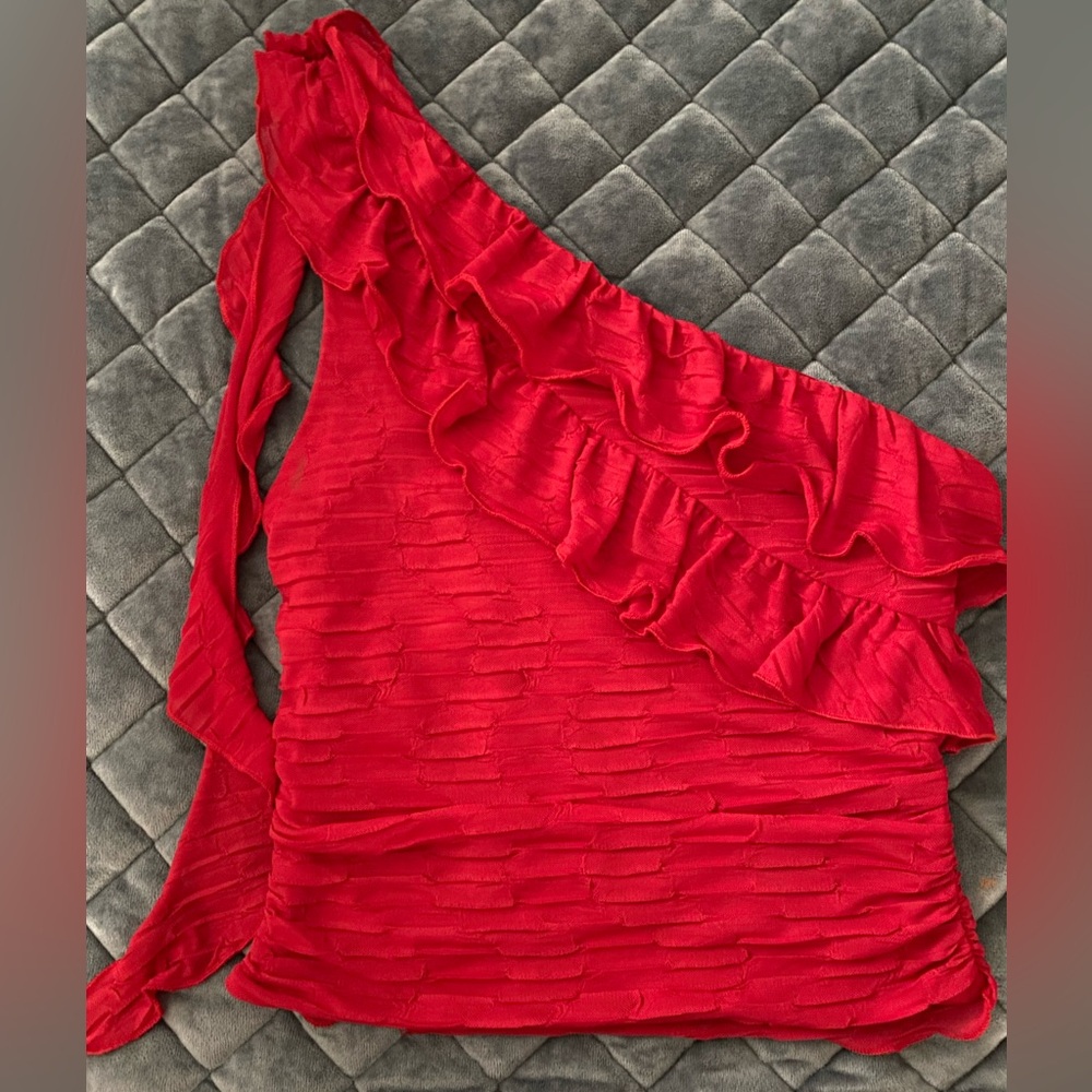 Red one sleeve crop top